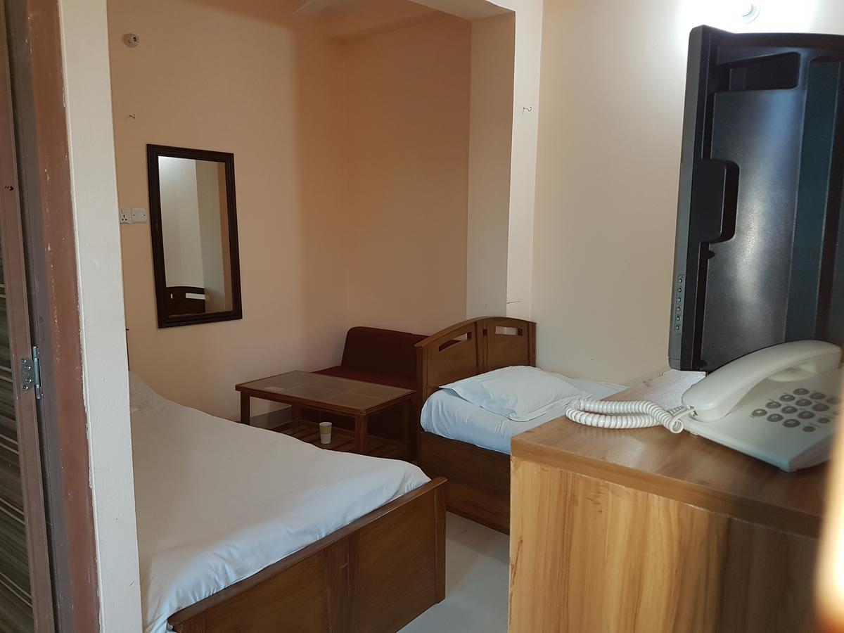 Dakhin Kattali Hotel Diamond Park מראה חיצוני תמונה