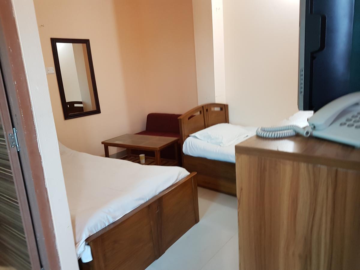 Dakhin Kattali Hotel Diamond Park מראה חיצוני תמונה
